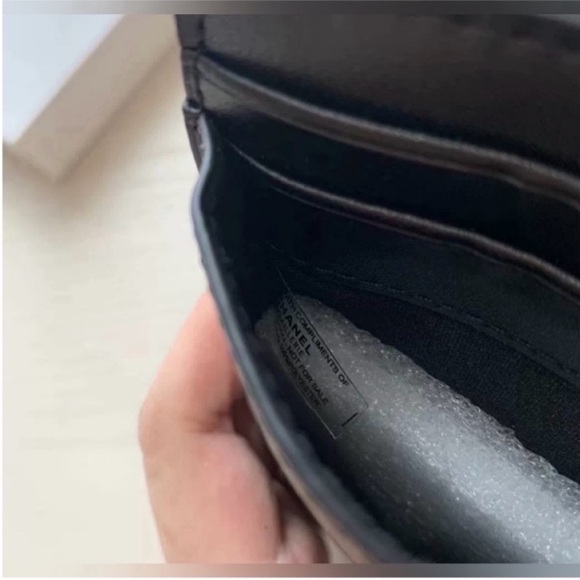 Chanel beauty gift Coco Crush Phone holder - Picture 11 of 13